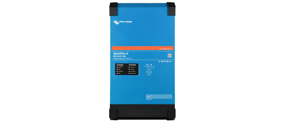 Onduleur-chargeur hybride Victron MultiPlus-II installé sur un mur technique