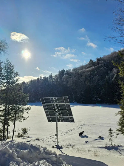 Fixations en acier inoxydable du système sur poteau Elios pour huit modules solaires
