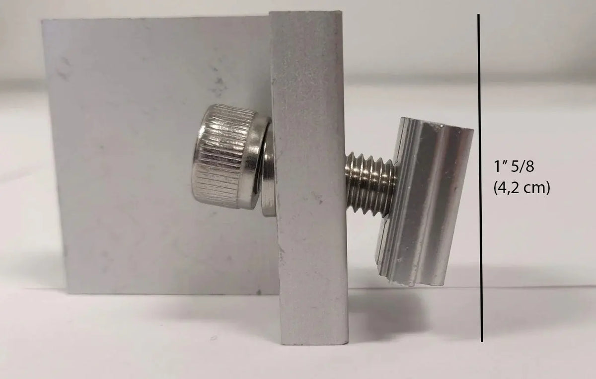 Détail du profil d'aluminium anodisé de la pince End Clamp Elios