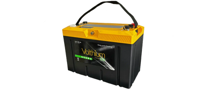 Batterie Volthium 100Ah installée dans un compartiment d'embarcation