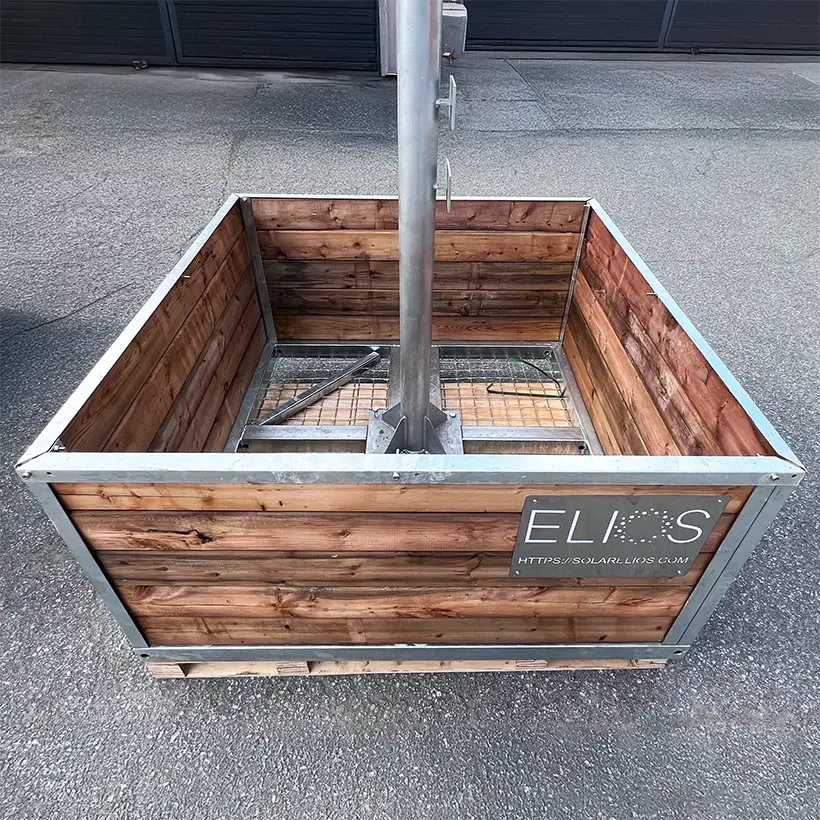 Base autoportante Elios Basket 4 Panel Post installée sur un terrain résidentiel