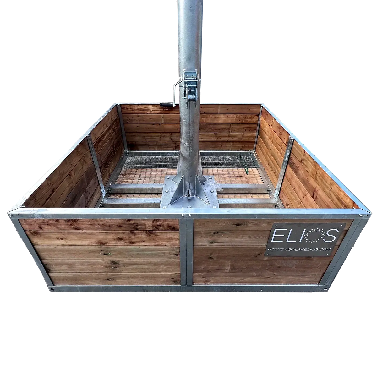 Socle Elios Basket 8 Panel Post utilisé sur un terrain agricole ou hors réseau
